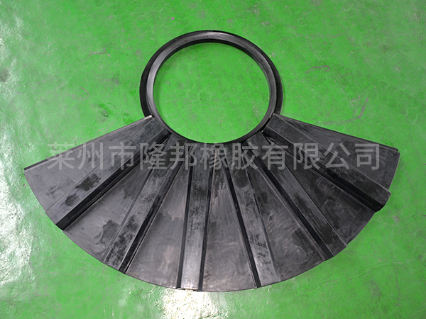 球磨機(jī)橡膠襯板選擇時(shí)需要注意什么